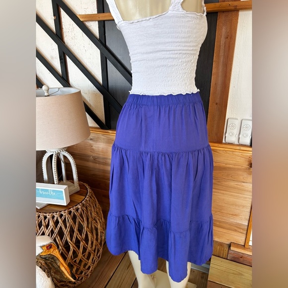 Clio size large color Blueberry skirt
Preloved elas waistband - Picture 5 of 6